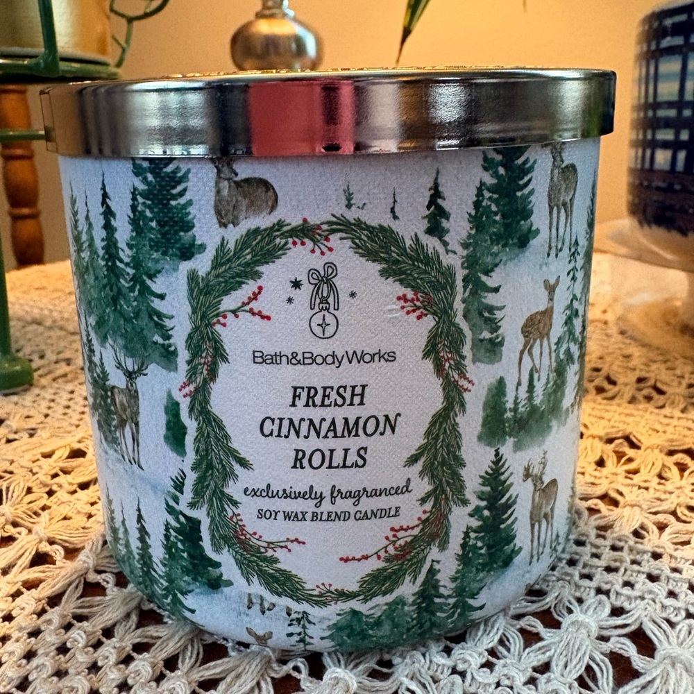Bath & Body Works Fresh Cinnamon Rolls 3-wick Candle